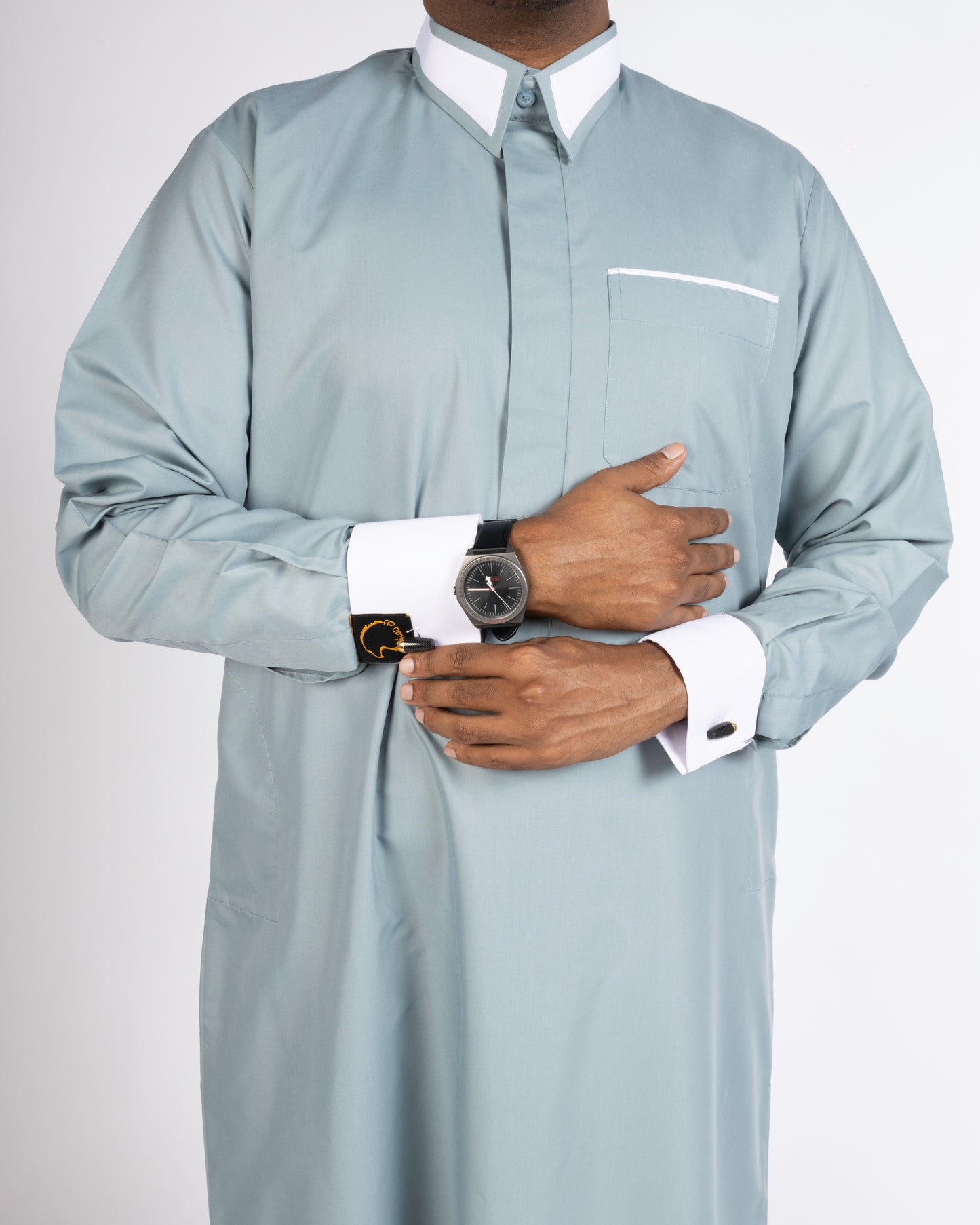 Closed Hand Qatari With White Collar